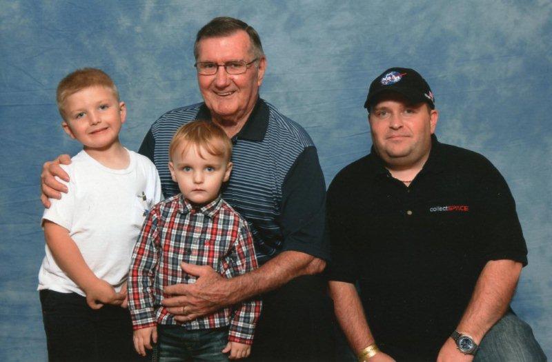 Autographica 2012 30